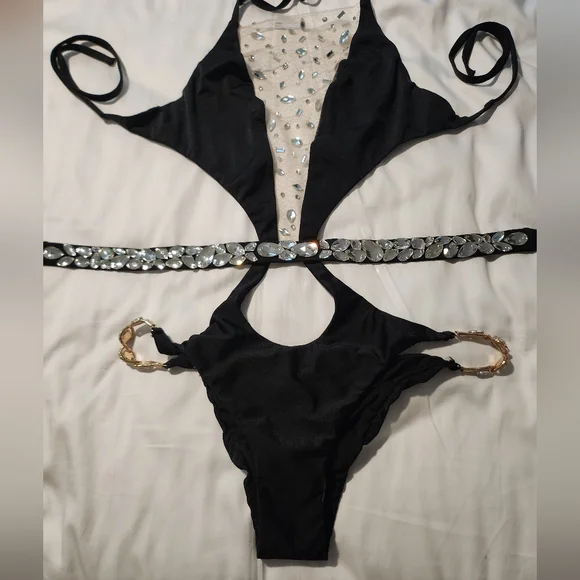 RARE Bikini Crush Swimsuit - Picture 9 of 17